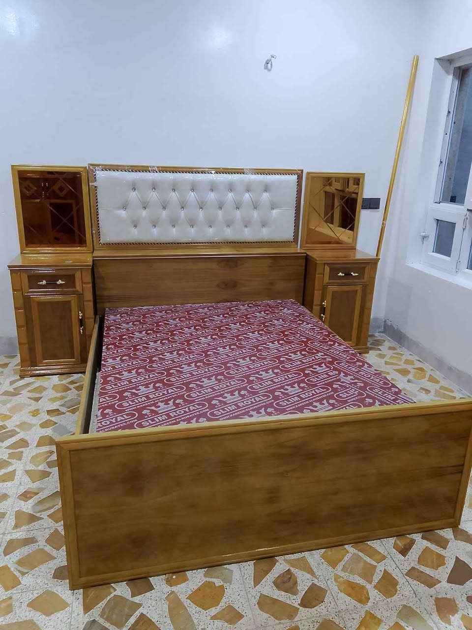 العنوان موصل جانب الايمن شارع بغداد مقابل مطعم العزايم مدخل حي الاابارمعرض اثاث الانوار *********** واتساب موصل, نينوى
