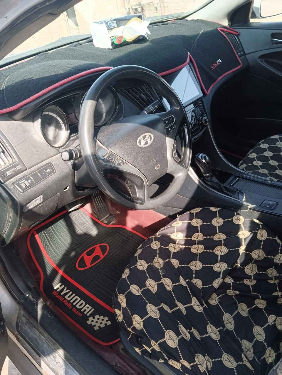 سوناتا موديل ٢٠١١ وارد كوري للبيع سعرها ٧٥ وبيه مجال بسيط سيارة جاهزة من كلشي ب اسمي سنوية ل ٢٧ ... السيارة بيها لغدة مبدلة صفحة السايق  هذا رقم *********** صاحبها استفسرو منه انه مجرد ناشرها ما اعرف عنها اي شي
