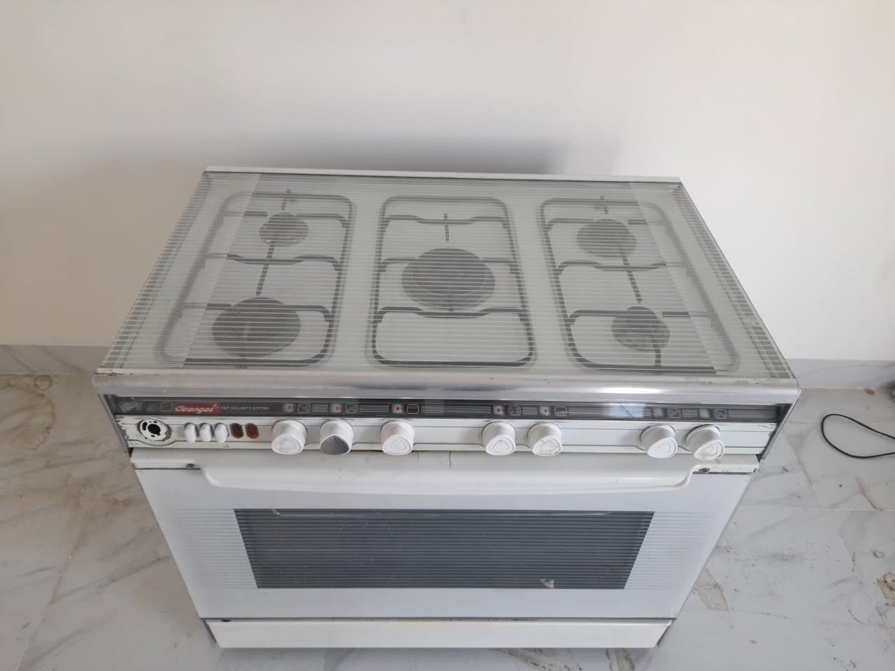 طباخ للبيع ايطالي نظيف كله شغال اتصل على الرقم ***********
