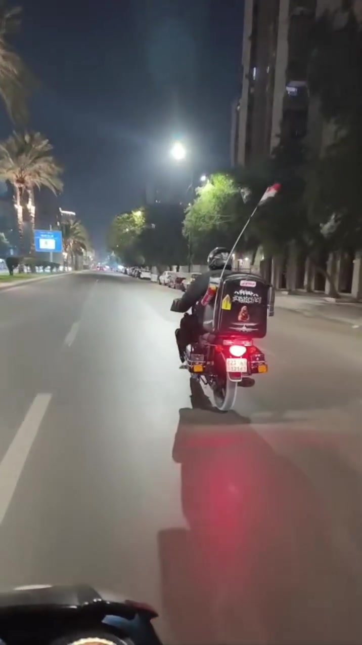 سلام عليكم شاب عندي دايون لبيع موديل 25 بسمي ما صارلي اربع  اشهر من مطلعه تعبان عليه هواي الله شاهد لون احمر اسود السعر 2750 وبيه مجال شوفت عينك وما مشتغله هواي دلفري الاسفسار ***********
