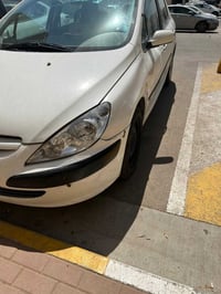 بيجو ٣٠٧ مصبوغه عام جماليه السياره جاهزه محرك كير تبريد صدر تخم تاير  ...