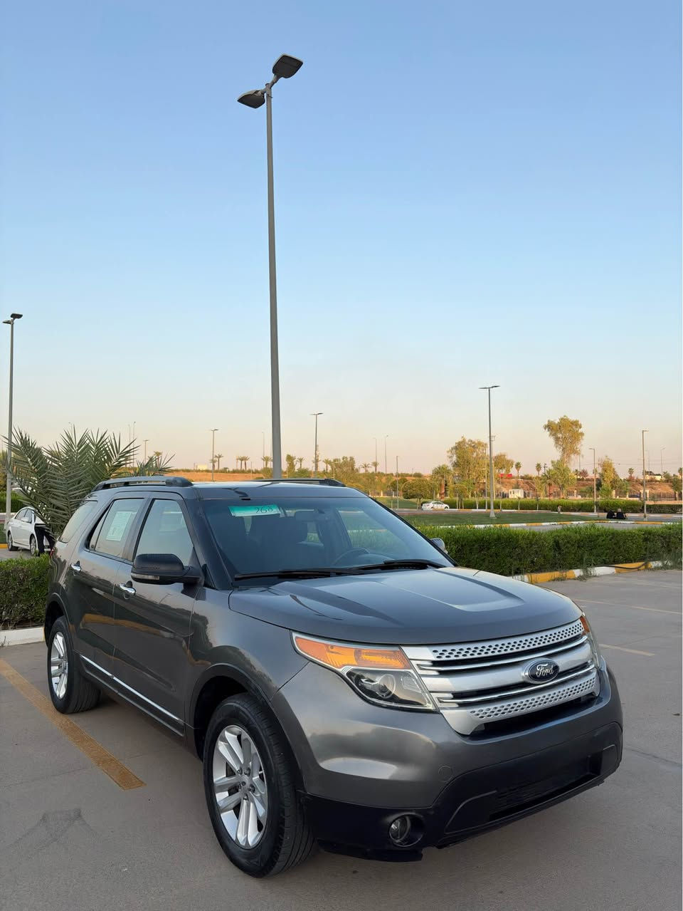 بسم الله الرحمن الرحيم متاح للبيع 
-
Ford explorer 2013 XLT
‎فورد اكسبلورر(خليجي) 2013 
 XLT 
-
-وكالة نيڤا
الي يدور شي نظيف و مكفول 
سيارة تفيد الجناي
 (السيارة مكفوله كفالة عامة من الصبغ و التبديل) 
-
لون(ميتاليك)-
‎-محرك V6 ٦سلندر
-4WD دبل اكسل
‎-4 وضعيات قيادة  
بانوراما طگتين-
٧ راكب-
حزامات (أير باك)-
‎٣ شاشات-
‎-اشاير بالـ مري
سماعات لـ مقاعد الصف الثالث-
دمام امامي-
كشنات كهرباء- 
كاميرا خلفية-
‎-حساسات خلفية
نظام سحب المقطورة-
‎-تحكم ستيرن جهتين 
نظام اوامر صوتية-
‎-تبريد منفصل الامامي
‎-تحكم تبريد خلفي 
تبريد مركزي-
تثبيت سرعة-
 جام امامي اوتو-
كود باب السائق-
يدات نيكل-
مري هيتر و كهرباء-
كشافات ضباب-
دوسات داخليه عليها ختم (Explorer)-

السيارة ماشية 158 الف ميل 

‎ 
مكان السيارة اربيل 
 بيها مكانين بارد فقط جداً بسيطات 
و سونار موجود
السعر 153$ وبيها مجال 
للاستفسار اكثر :خاص
او :*********** واتساب
او :*********** واتساب أربيل, العراق
