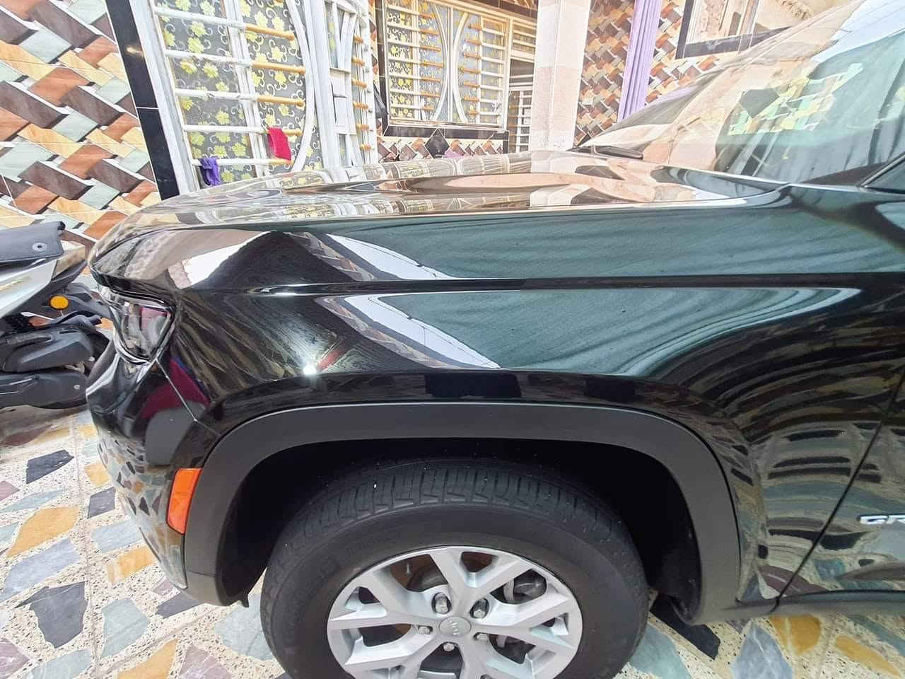 # للبيع 
سعر مناسب مستعجل على البيع 
# جيب الشكل الجديد 7 راكب 
# اسود ملكي 
#فئة لمتدد
#موديل 2021
#ماشية  40  الف
رقم بغداد الجديد بسمي 
المواصفات 
    بانوراما 
• كامره داخليه 
• كامره خلفيه دواره
• محرك 6 سلندر 3600 
• كير 8 نمرات
• رادار امامي
• رادار خلفي
• رادار جانبي (نقطه العمياء)
• نظام المحافظة على المسار
• نظام التوقف الذاتي (مانع تصادم)
• نظام الاطفاء الاذاتي اثناء التقاطعات 
• حساسات خلفيه
• صندوق كهربائي (شفط) 
• كشنات الاماميه كهربائية
• تدفئه الكشنات الامامية
• تدفئه الكشنات الخلفية 
• تدفئه الاستيرن
• شفتات استيرن
•مثبت سرعه
• شاشه كبيره بحجم 10.2
• شاشه دجتال ( شاشه اعطال و قراءات رقميه)
• لايت زنون مع لدات 
• اشاءه بالمري
• كير ماوس
• كشن خزن ميموري
• دخول ذكي بدون مفتاح
السيارة  تبديل الجاملغ الايمن و باب والبنيد نفس الوان والباب الخلفي بي صبغ
العنوان / ميسان  
***********
