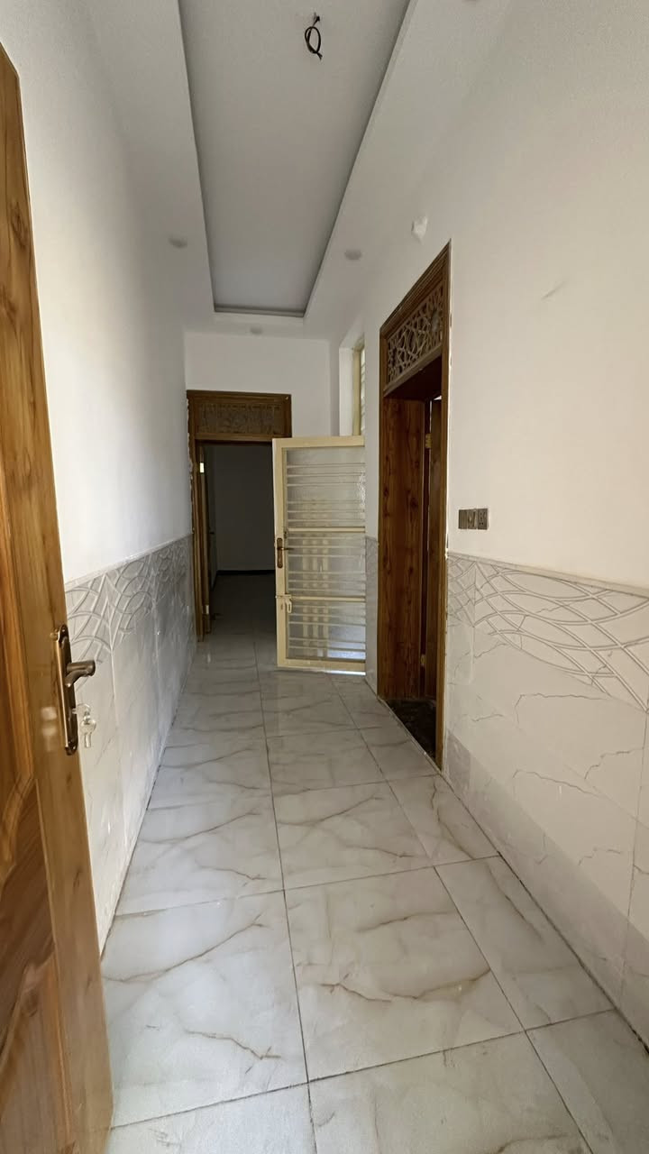 دار في حي البلدية للأيجار
مساحة 80 متر طابق أرضي جديد غير مسكون

غرفة - صالة - مطبخ - صحيات - منور - كراج صغير

حي البلدية خلف بن رضوان

الأيجار 450 الف مقدمه 3 أشهر

مكتب الهرم الذهبي للعقارات

***********
***********
