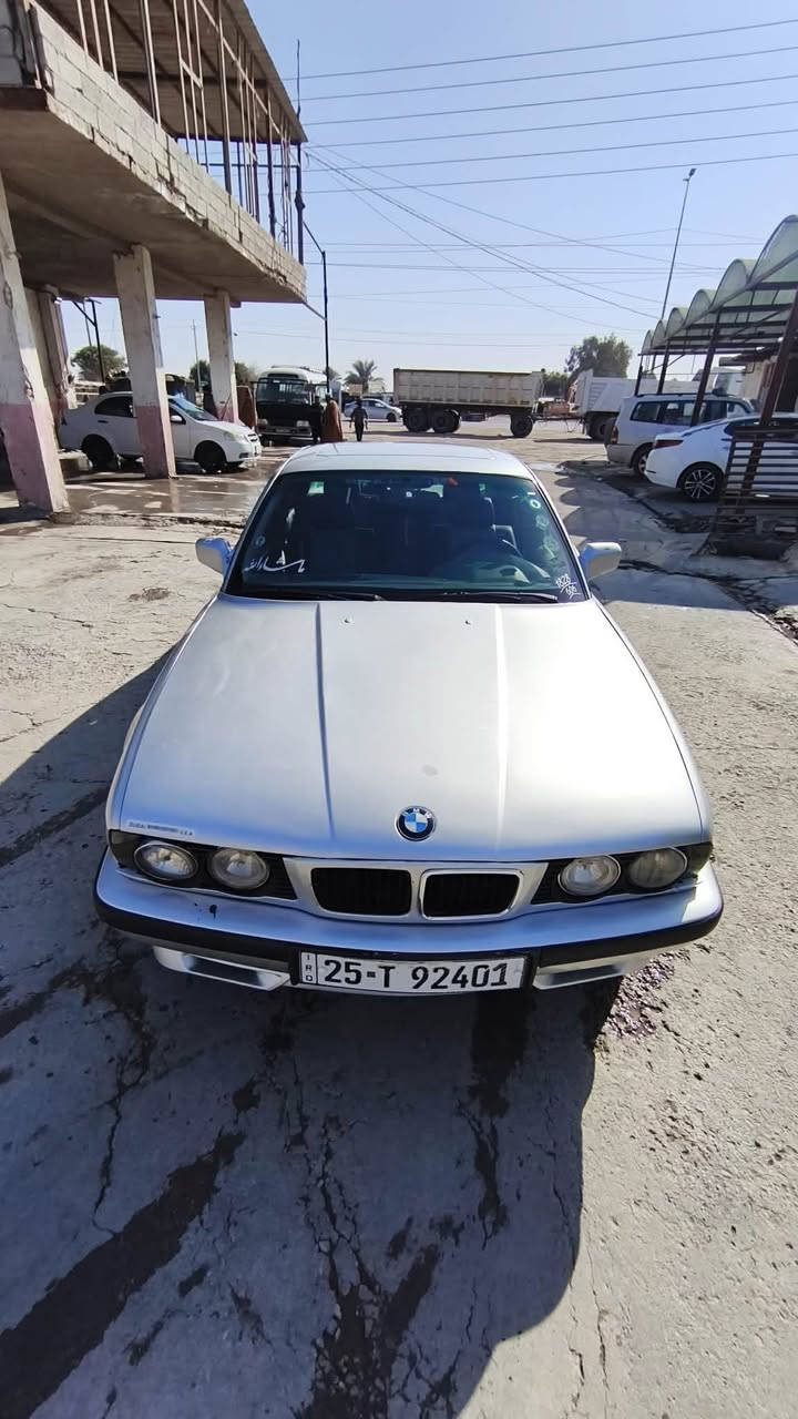 السلام عليكم بي ام للبيع موديل 91 سياره جديده كلش سياره كير عادي 6 سلندر سياره رقم كركوك دولي باسمي مكان السياره الديوانيه السعر 55بيها مجال رقم الهاتف***********
