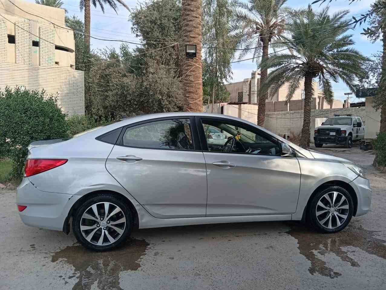 السلام عليكم شباب اكسنت ٢٠١٦ فقط  هاي الباب و بيهه قليل صبغ بالجاملغ سيارة جهازه تبريد شغال مكاني بغداد السعر ٩٧ وبيهه مجال قليل ***********
