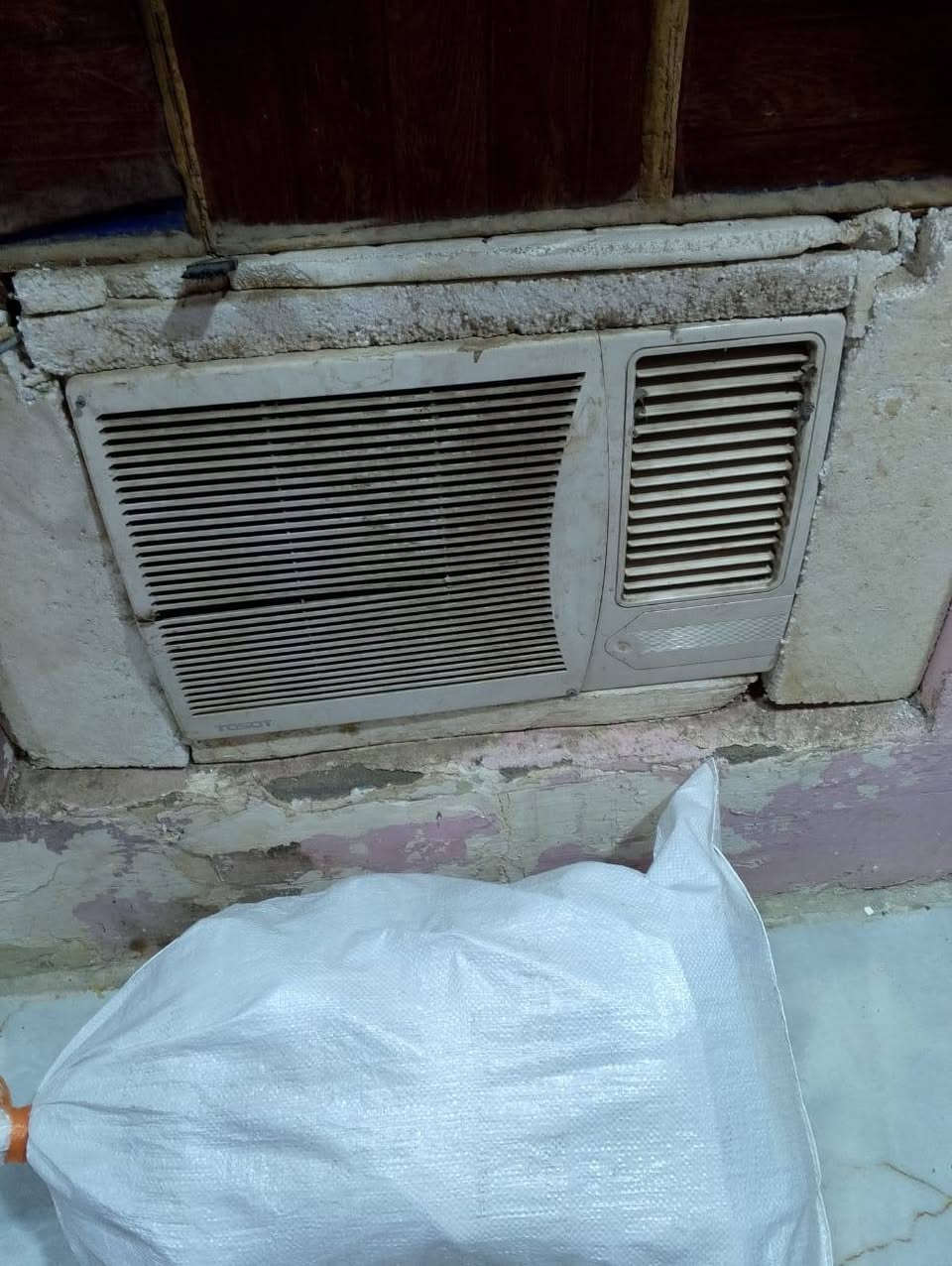 سلام عليكم مكيف جنرال وثاني توسوات شغالات  بس جنرال بس كابستر شرط شغل اثنينهن السعر   قفلهن ٢٢٥ الله شاهد شدينه سبالت ونريد انبيعهن وهذا رقم راعيهن ***********
