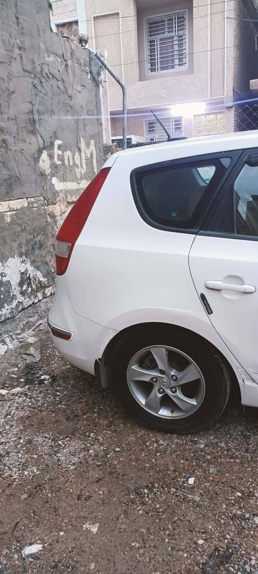 ألسلام عليكم ورحمة الله وبركاته
هونداي النتر ( تورنج) موديل ٢٠١٢  رقم ديالى وارد امريكي  ماشيه ١٠٠ بيها ظربه بنيد وبالعراق باب صفحه الصدر سياره نظيفه وحلوه داخل جلد مكينه ٢٠٠٠ سعر ١٠٠$ وبيها مجال مكان بغداد 
للأستفسار اتصال 
‏‪0773 440 0926‬‏
