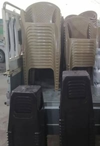 يوجد 100 كرسي  +50 طبله للبيع   كما موضح بالصوره   للاتصال 07711274516