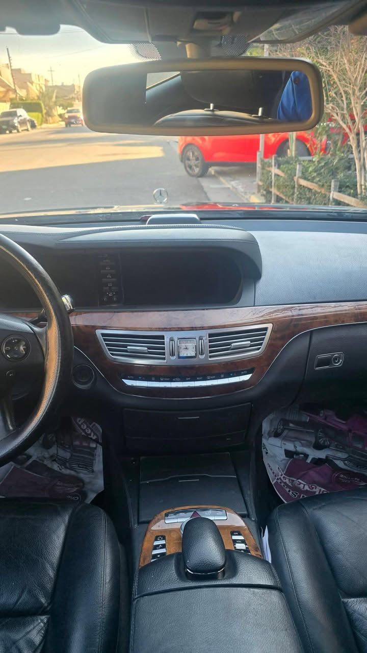 السلام عليكم 
مارسدس s500
موديل 2006
وارد يابان 
كير ومكينة كفالة
منضومة مي جديده
داينمو جديد
تبريد شغال
جنطه شفط 
مري شفط
كشنات كهرباء
كشنات تتدفئه تبريد
حداديه اماميه خلفيه 
تحكم ستيرين 
مثبت سرعة
رفع وخفض السيارة شغال
تخم تاير جديد ماصار شهر من شديته 
الباتريات الاثنين جدد
بيه اربع قطع صبغ فقط والصبغ بالخارج مصبوغه 
رقم بغداد الدولي 
هزه جديده
وباقي مواصفات المارسدس معروفه 
اي استفسار الاتصال ع الرقم 
***********
مكان السيارة بابل
