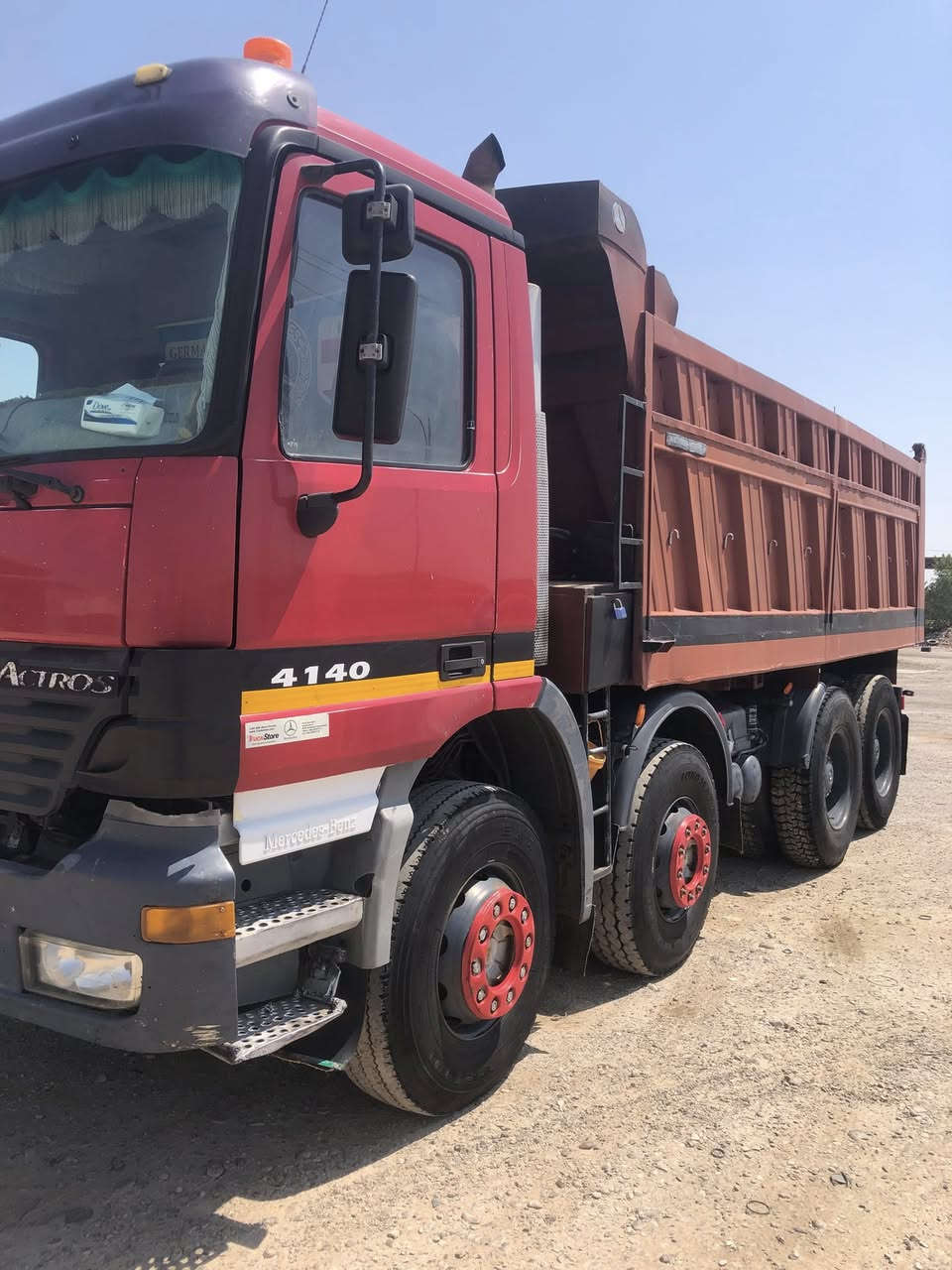 سلام عليكم سياره للبيع موديل 2000بموديلها مجدده ال 30 سعر 575 اتصل ***********
