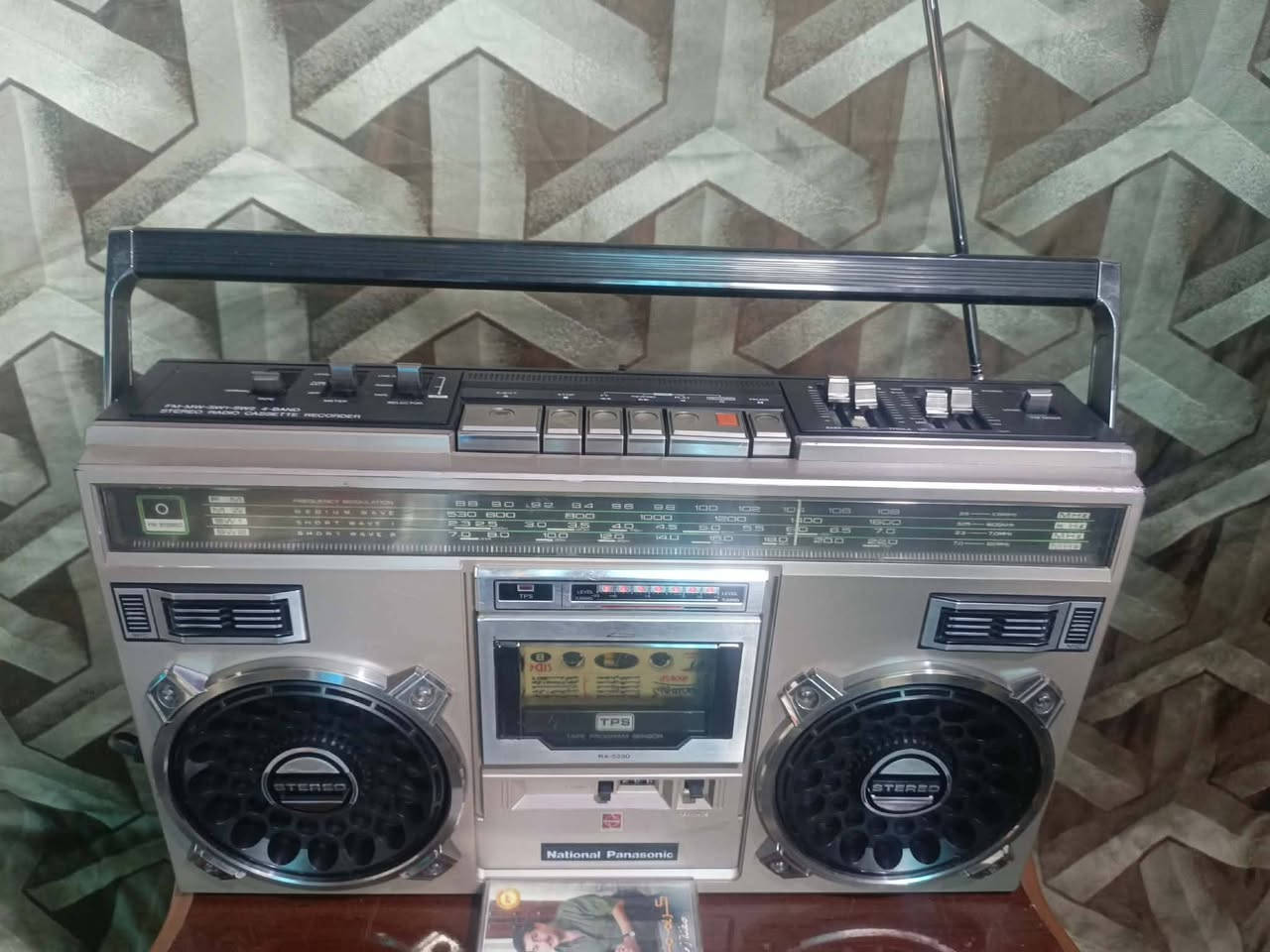 بيع 
جهاز مسجل راديو ناشونال باناسونيك*RX-5230*ياباني اصلي استيراد الشركه العراقيه التجاريه في الثمانينات*نظافة الجهاز ممتازه جدا على وضع الشركه بدون تصليح نهائيا شرط الضمان أي استفسار اتصال على الرقم أو مراسله على الخاص*************
متوفر خدمه توصيل لكل المحافظات 
*السعر على الخاص*
