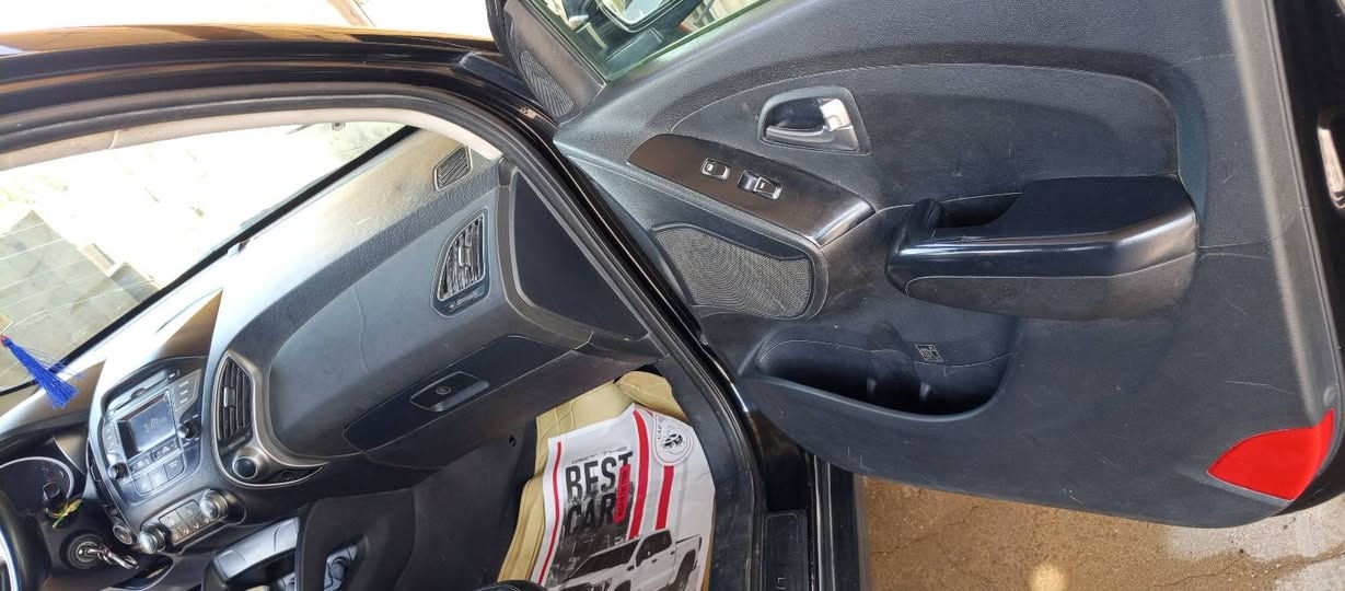 سلام عليكم
سيارة توسان ٢٠١٥ امريكي
حادثها جاملغ وبنيد 
وبيها قطعتين صبغ 
محرك ٢٠٠٠ Gdi 
السيارة ماشية١٨٠ الف 
تبريد شغال رقم انكليزي بأسمي
السعر ١٢٨ ورقة
موجود / بغداد/ الحسينية/ 
للاستفسار : *********** وتساب
