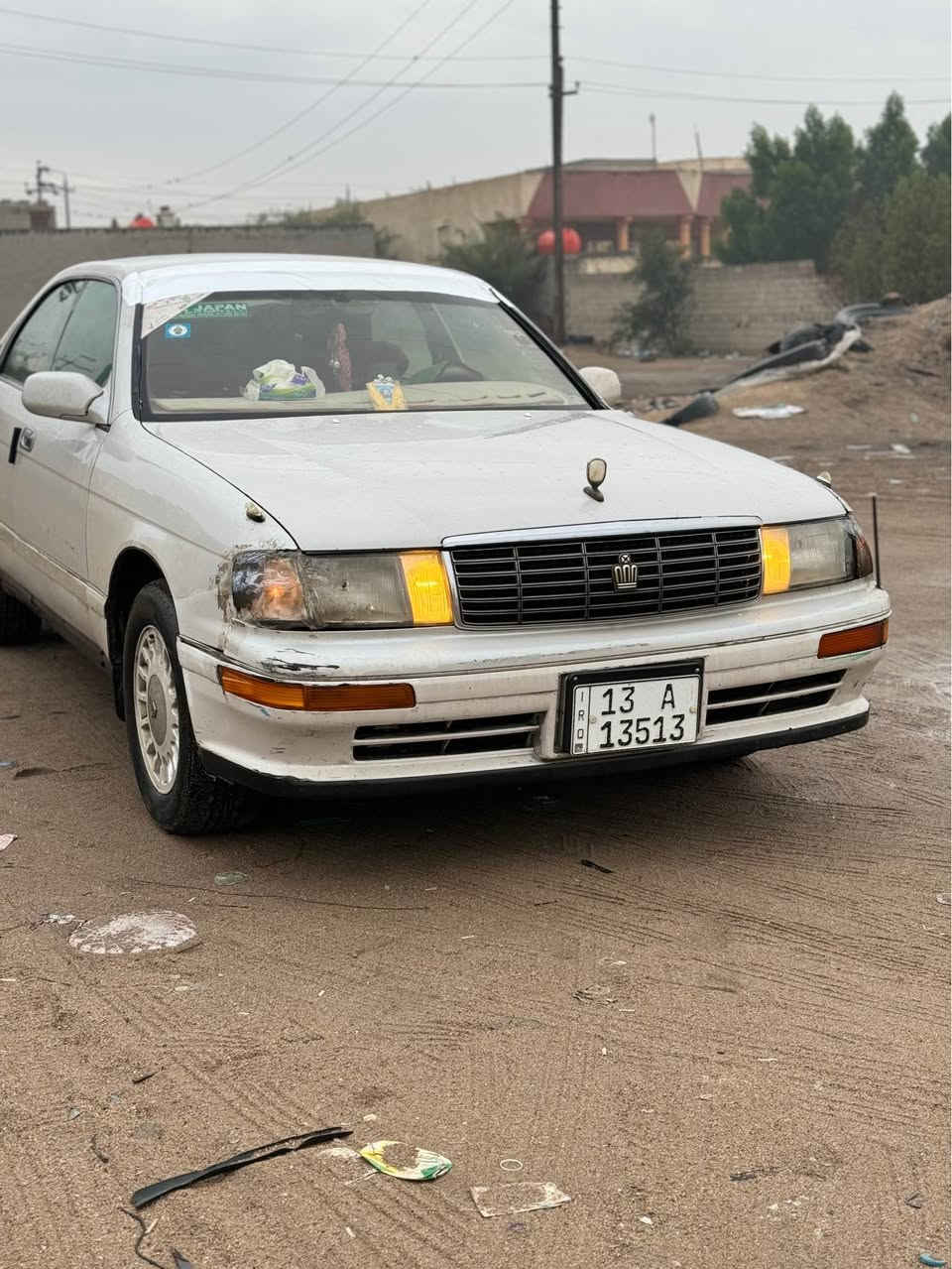 السلام عليكم 
سيارة نوع كراون بطة متصل 
الموديل: ١٩٩٢
اللون:لؤلؤي 
رقم:ميسان باسمي مشروع وطني 
السيارة كاملة ينراد الها شويه ترتيبات بسيطة كير جديد ماصار شهر من شاده محرك ديلكو ٢٥٠٠ السيارة صبغها بس الصندوق بي جراد 
بيها طخة بسيطة مثل ما موضح بالصور دواخلها حلوه 
السعر ٥٣ وبيها مجال للشراي 
مكاني بصرة حيانية 
السراي و الجاد يتواصل على الرقم 
*********** البصرة, العراق
