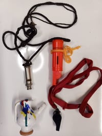 ٤ صافرات قديمة • بالة انكليزي