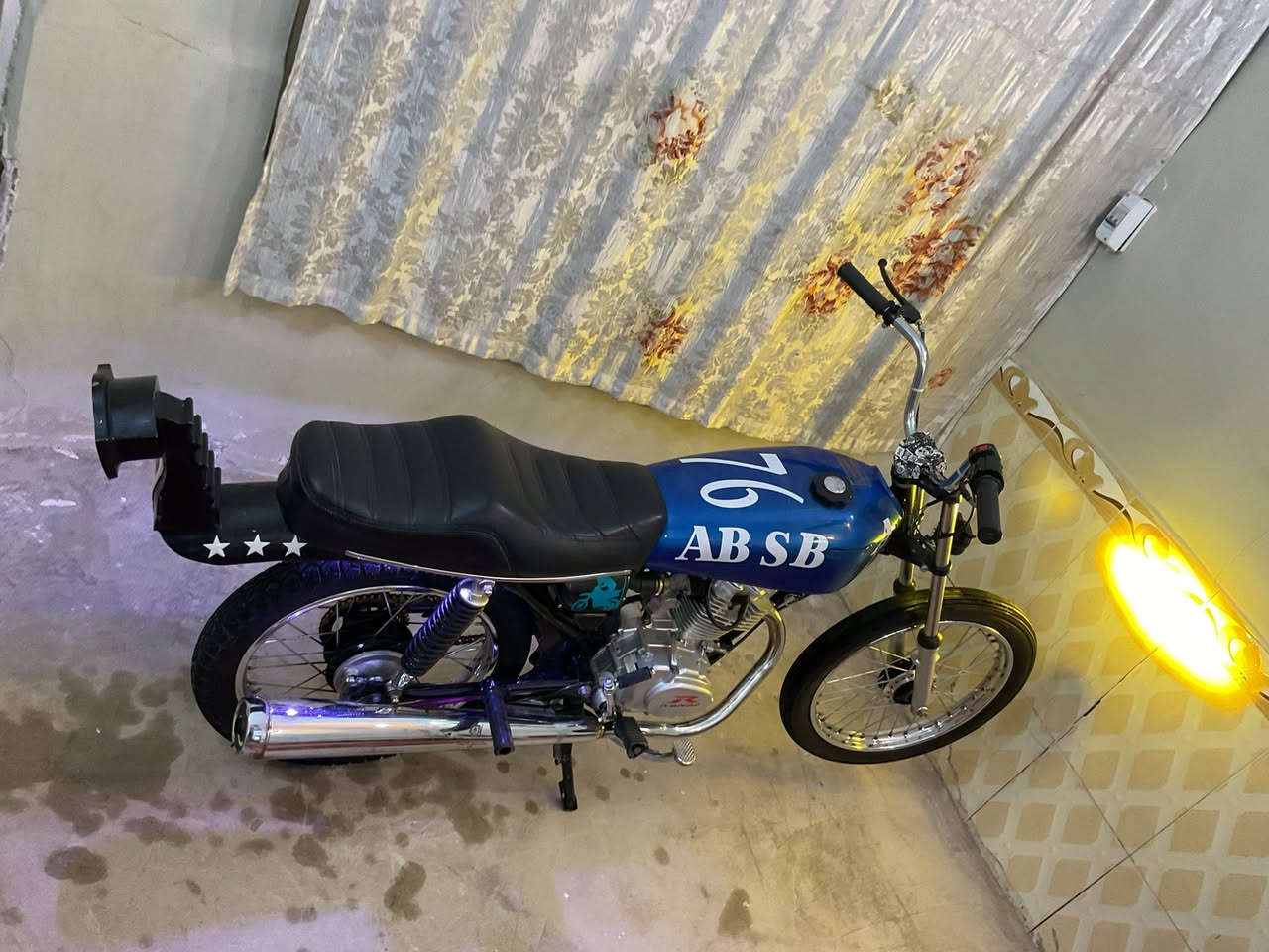 سلام عليكم أربعه كير لبيع  اصولي وكيلها لعارضي   شاصي 20 تعمير 26محرك رابيدو السعر  850وبيها مجال قليل لشراي يجي خاص أو ينتصل هاذه رقمي ***********
