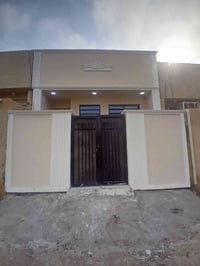 دار للبيع • حي الحكيم • ١٠٠م