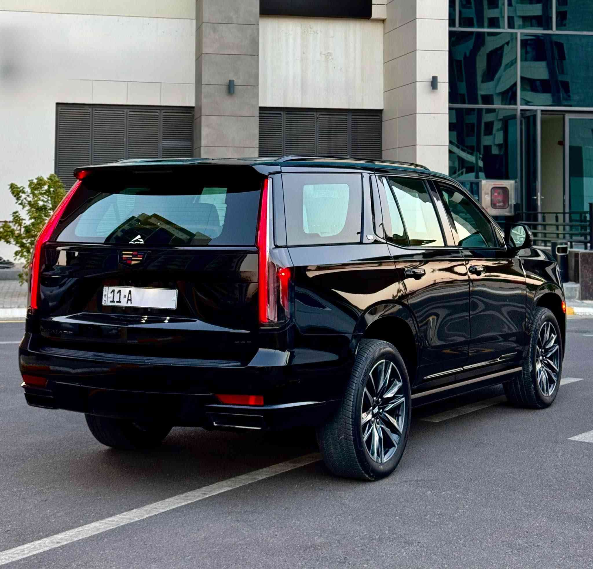 كديلاك اسكاليد 2023
خليجي وكاله المنصور 
30 الف كيلو ماشيه 
فول موصفات 
1. داخل مشمشي 
2. بانوراما 
3. 36 سماعه 
4. بصمه تشغيل عن بعد 
5. دفع رباعي 
6. كامرات 360درجه
7. صندوق كهرباء + ع حركه القدم 
8. كشنات تدفئه تبريد 
9. شاحن لاسلكي 
10. جكات 
11. لد داخلي متغير 
12. تبريد 3 قطع 
13. داتشو عداد بالجامه 
14.  شاشات خلفيه 
15. كأمره بالمري 
16. صيانه بالشركه مجانيه دهن فلتر مجاني 
17. رقم بغداد تحويل مباشر
18. ملاحضه بيه قطعه مبدله نفس آلون وكاله 
19. مغلفه ppf بالكامل   
20. مكان السياره بغداد
21. السعر 760 ورقه 
22. الاستفسار *********** بغداد, العراق
