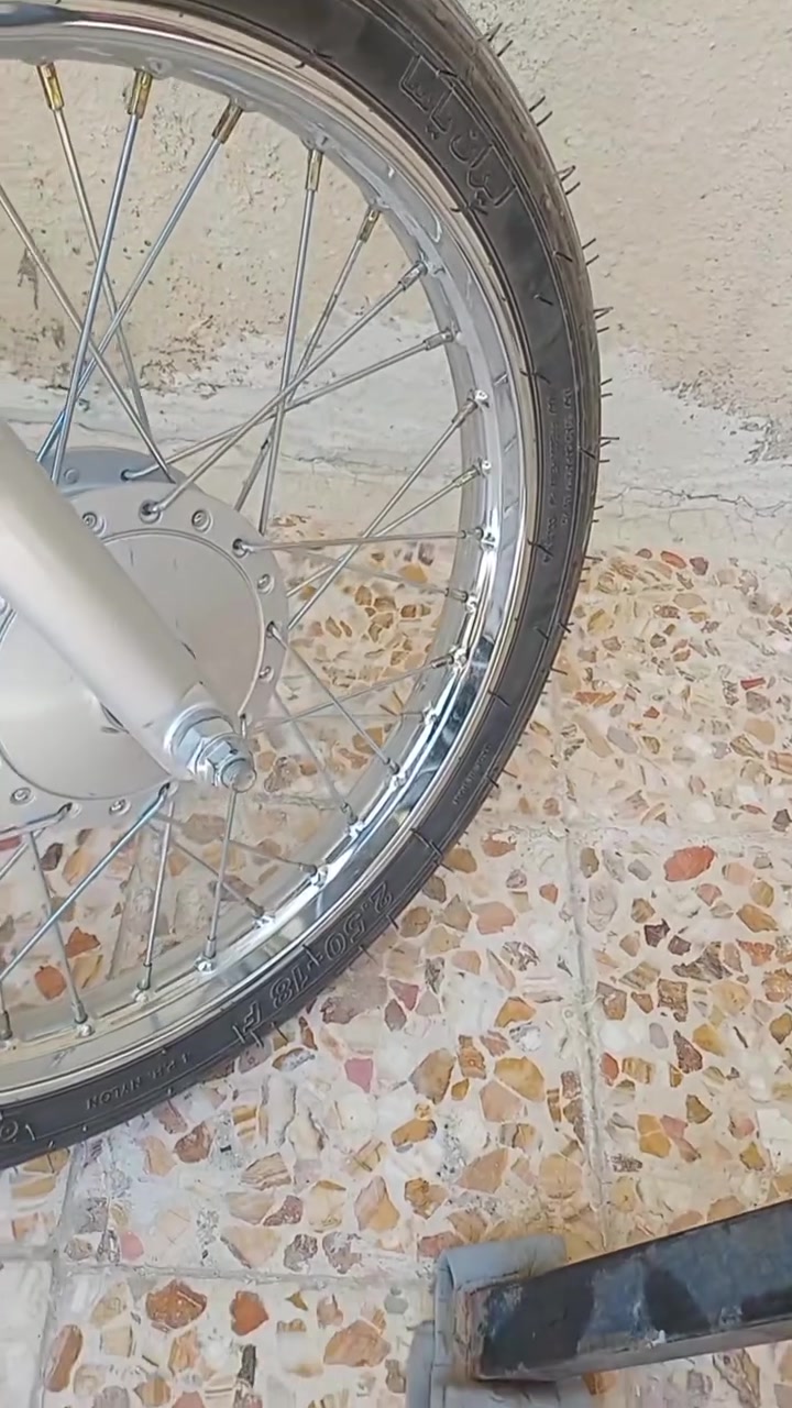 سلام عليكم عندي دراجه تعمير جديد مثل ما جاي شوف بالفيديو للبيع 500 وبيه مجال الشراري رقم *********** واتساب الزبير رقم التصال***********
