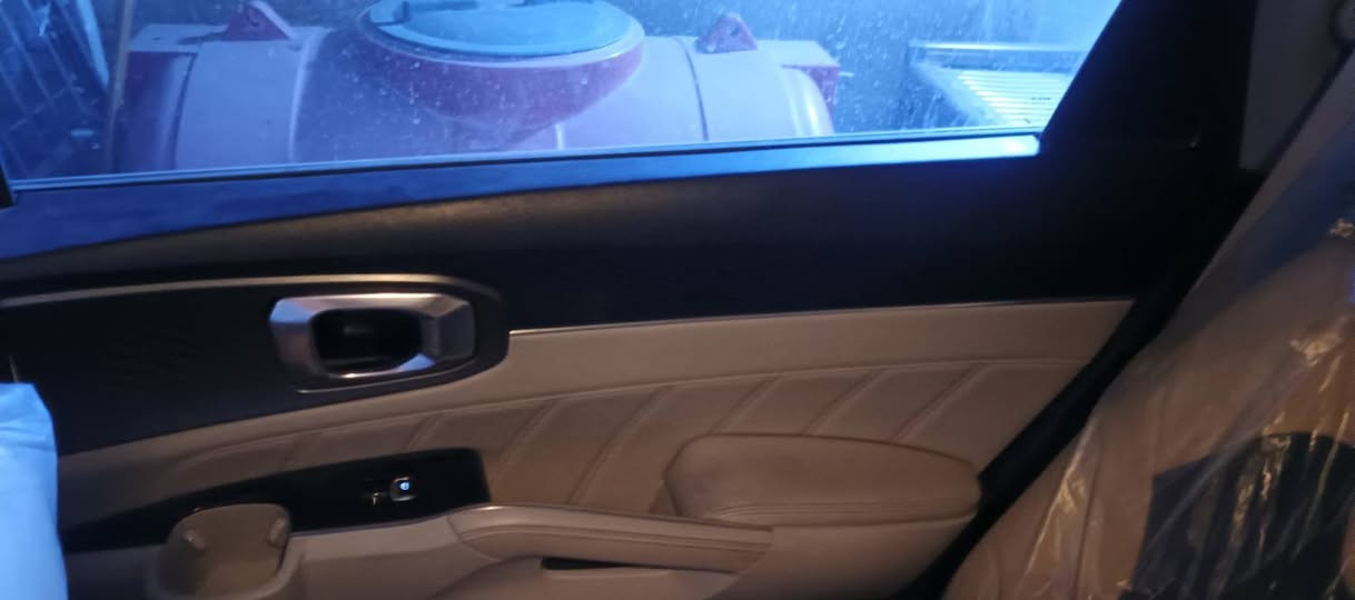 سورنتو خليجي  موديل 2023 فول مواصفات عدة الفتحة 7 راكب رقم بغداد سنوية باسمي ماشية ٢٤ مكفولة جنطة كهرباء مانع انحدار مانع انزلاق ومثبت سرعة محرك 2500 Mbi اقتصادي لون ابيض تشغيل عن بعد فتح وغلق الجام عن بعد تحكمات ستيرن حساسات امامي وخلفي كامرة كار بلي شاحن لاسلكي تبريد 3 قطع شاشة بيانو ويل سبورت شاشة اعطال ذكية كشن كهربائي  أتو هولد ٤ أنضمة قيادة  نشرة Led انارة داخلية بلادية بصمات عدد٢ كتلوكات الشركة سبير منازل ضمان الدولية مكفولة جديدة بمعنى الكلمة استخدام شخصي بعدهة بفابلون الشركة للاستفسار الاتصال على الرقم ***********

