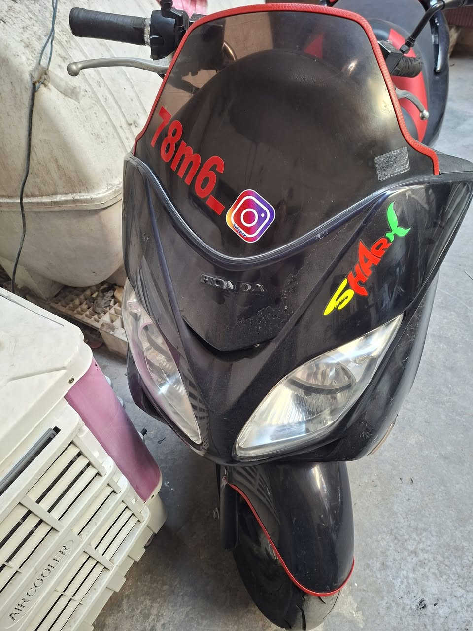 السلام عليكم فورزه للبيع مكينه ماملعوب بيها برغي صارلها يمنا 5سنوان يمي دايرات شركه كهربايات شغاله كل اي نقص مابيها عميه ماكو شي ميشتغل ترايك وين متريد امشي وقبط السكليتر اوراق بيها وكتاب كمرك بيها ودبل بصمه قفلها 750اخوان بغداد رقم الموبيل ***********
