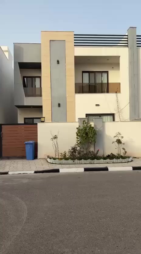 دار للبيع في مجمع مكي
الزون الثالث 

220متر ركن 
3غرف نوم 
+غرفة غسيل وغرفة عامله
مشمول بمبادرة المصرف العقاري
متبقي عليه110مليون
للأستفسار ***********
