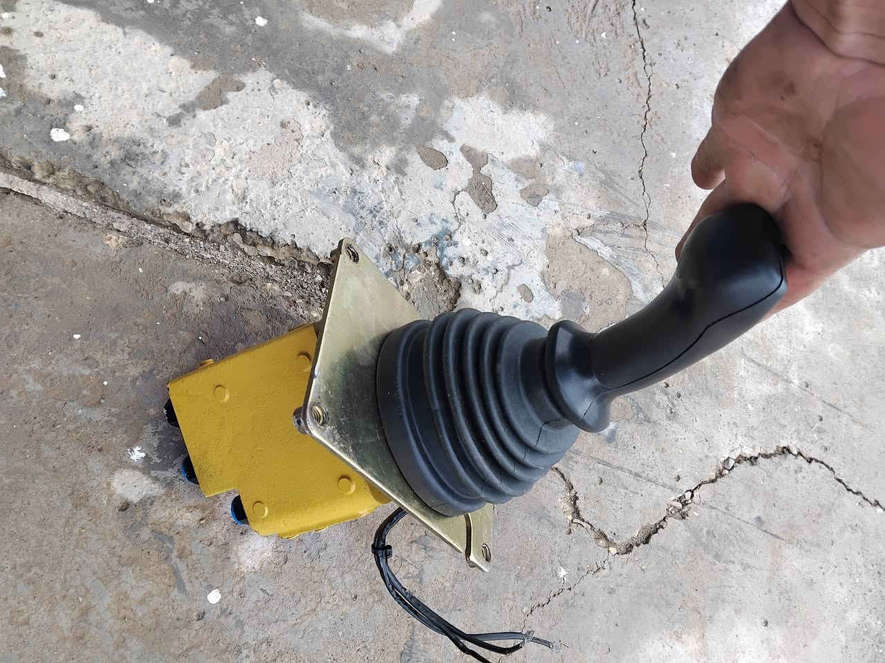 السلام عليكم للبيع ليبر شفل صيني حجم ٤٦اصلي شركه جديد ما مستخدم مع القاعده الاتصال على الرقم ***********غير متواجد على الفيس
