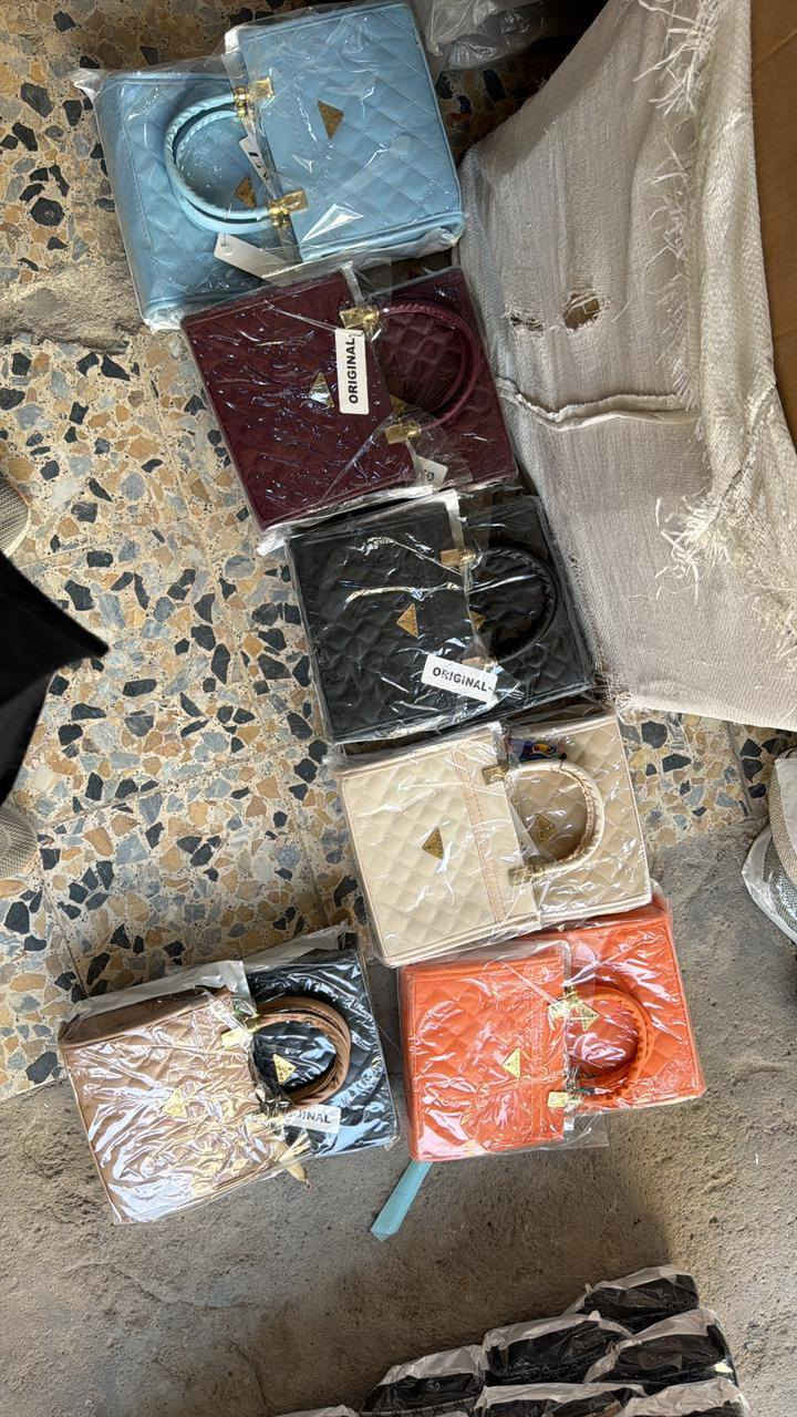 ٥٠ قطعه مشكل ب١٥٠  ألف للاستفسار الاتصال على الرقم *********** وتوصيل مجاني
