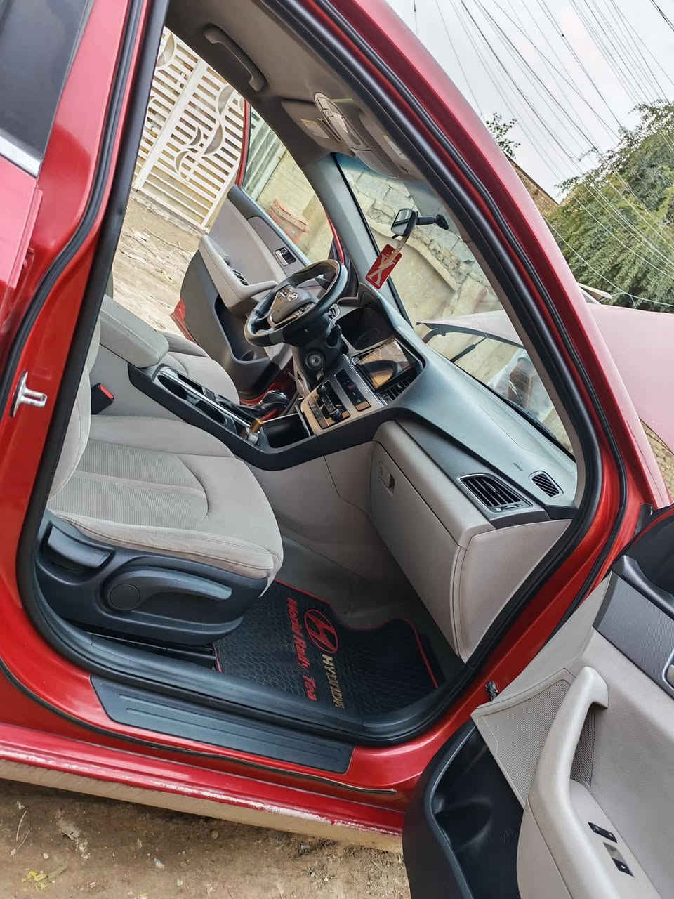 سلام عليكم سوناتا وارد مريكي 2017
سياره جاهزه من مكينه وكير وحداديه ضررها فقط بنيد وباب اب  امريكه وجاملغات رش كلير اثر شخوط بدون حادث  سونار وصور الحادث داخل المنشور   منضومه غاز جدبده  سياره ليبل واحد رقم شمالي تحويل باي وقت سياره بسمنه  

السعر 110 ورقه مراوس ترهم    

المكان بغداد التاجي والعطيفيه  الاتصال ***********
