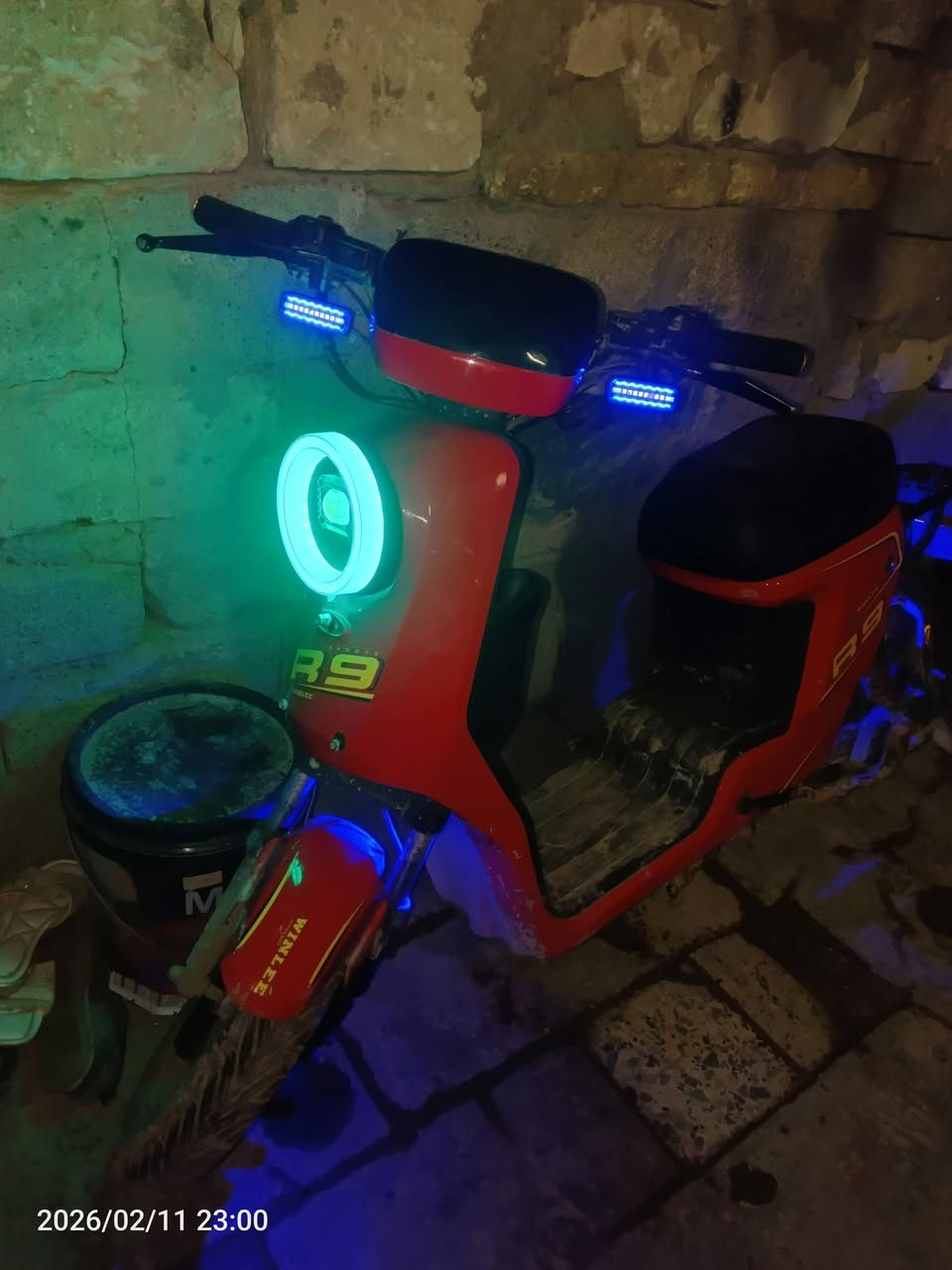 السلام عليكم دراجة شحن مديل 2026 جديدة من الوكيل بطارياتهه 32 امبير گلشي شغال بيهه بس صار حادث والماشه طكت سعر الماشه 25 غراضهه گامله الگفات و السلة موجوده وشاحنتهه الاصليه من الوگيل موجوده هم مستعمله شهر السعر 350 فقط الشراي يراسلني رقم الاتصال *********** وتساب
