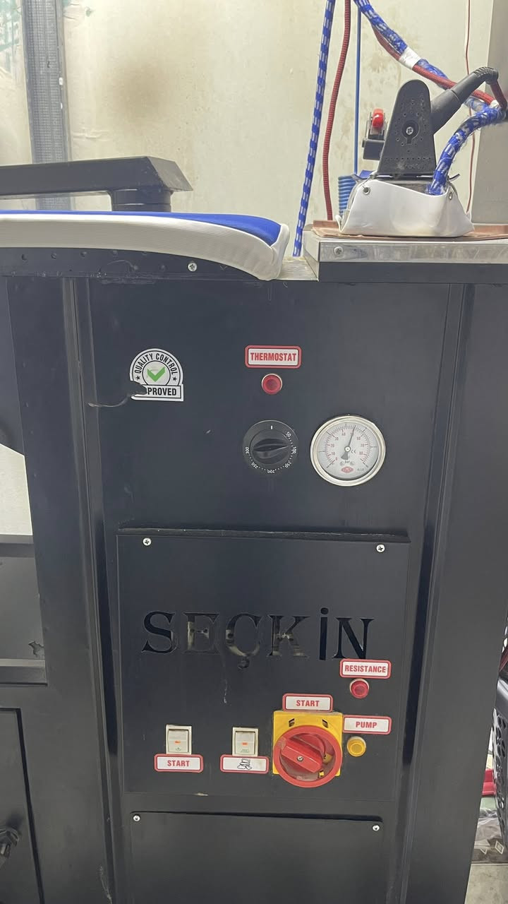 السلام عليكم
مكوى متكامل للبيع
يحتوي على (1) اوتي نورفا تركي حديث
ويحتوي على اوتي صناعه (alba)

ويحتوي على غساله اوتوماتيك حديثه حجم كبير نوعية الحافظ 
ويحتوي على غساله عادية حجم كبير 
يحتوي على مبردات كونفيره جديده عدد (2) 
ويحتوي على خزان ماء 
ويحتوي على ماطور ماء
مع التعاليك الي تنشد بلحايط 
مع ميز مكتب 
وميز عادي عرض مترين ونص ورتفاع متر
كل الأجهزة شغاله ونضيفه وشرط 
السعر مناسب جداً 
مكان المكوى صلاح الدين تكريت القادسية 
للاستفسار آكثر التواصل خاص


**إذا كنت صاحب هذا الإعلان وتريد حذفه لأي سبب، رجاءا أرسل رسالة إلى الدعم الفني**