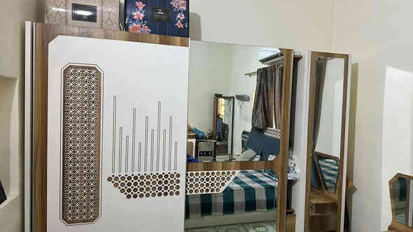 غرفه تركي مابيه اي عيب نضيفه سعر 450 الف وبيه مجال بصيط 
العنوان. الخضر شارع جياشي محلات ال رشيد ***********
