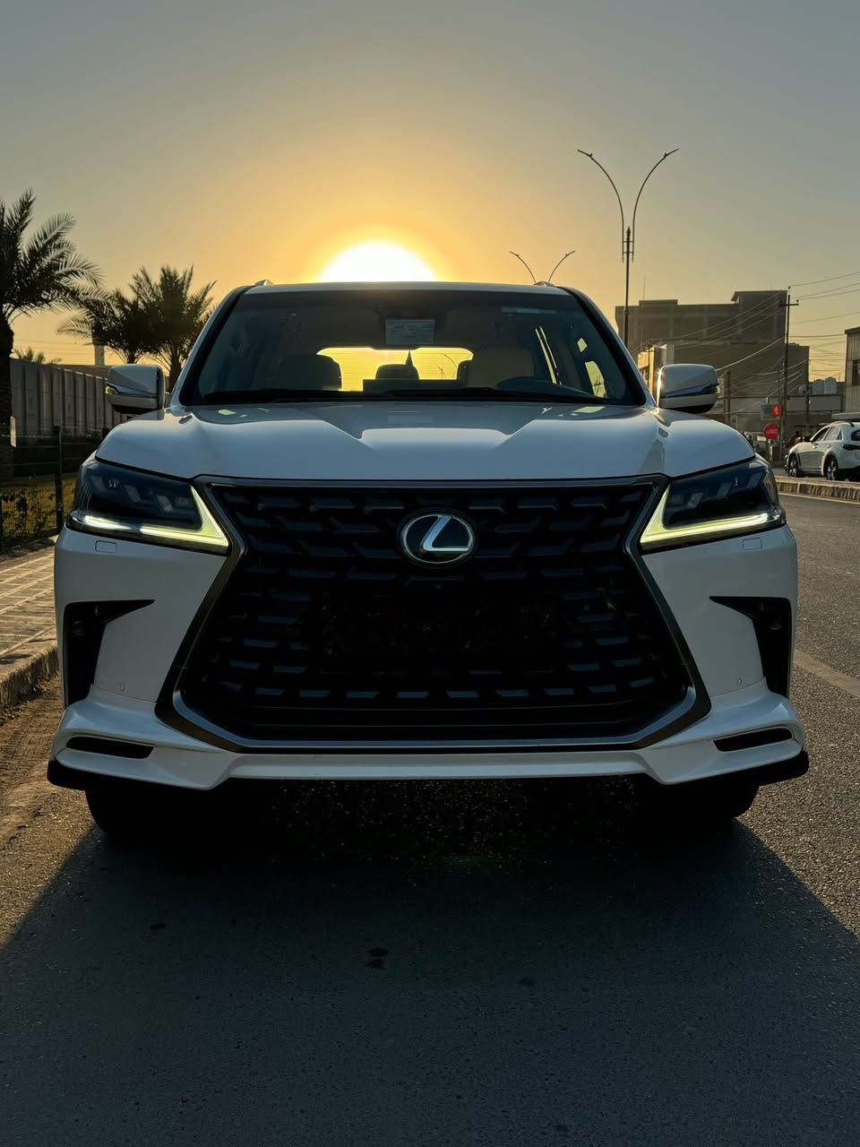 سلام عليكم للبيع فقط لكزز موديل 2016 ابيض صدفي سوبر سبورت فول مواصفات حادث باب السايق بي صبغ السعر 48 الف دولار مع مجال قليل الاستفسار *********** تحياتي
