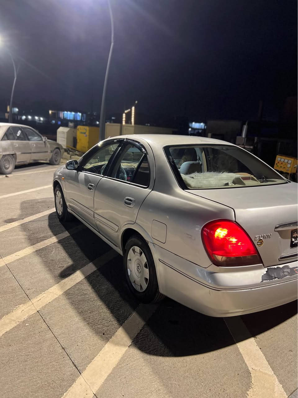 بەناوی خوای گەورە  نیسان سەنی ٢٠٠٤ تۆماتیک ناوزەرد براوە سەیارەیەکی بێ مەسرەف کامل مەسرەفم کردوە  مەکینەم ٢هەفتەیە بۆ گۆریوە  ٤تایەی تازە تاقم بانسی گۆراوە پێشی هەموو توند کراوەتەوە هەردوگرایمشەفتیم گۆریوە پاتری تازە  هایدرۆلیکی گێری تازە گۆراوە ساردیو گەرمی بەشەرت سەخفی وەک شوشەیە   دەنیا دەحامی دواوەی ئەو پەلە بۆیاخەی لێبۆتەوە  سەیارەکە هی مالانە هی بن دەستی خۆمە کامل مەسرەفم کردوە بەدوای مەسرافا مەگەرێ  نرخیشی 45گەکاو محامەلەیە مەلێ بە 40هەیە هەموی ئەبێ مەسرەفی لێبکەی ئەوە هیچ مەسرەفی نیە ناونیشان رانیە *********** 
ئەدمین❤️ رانية, السليمانية
