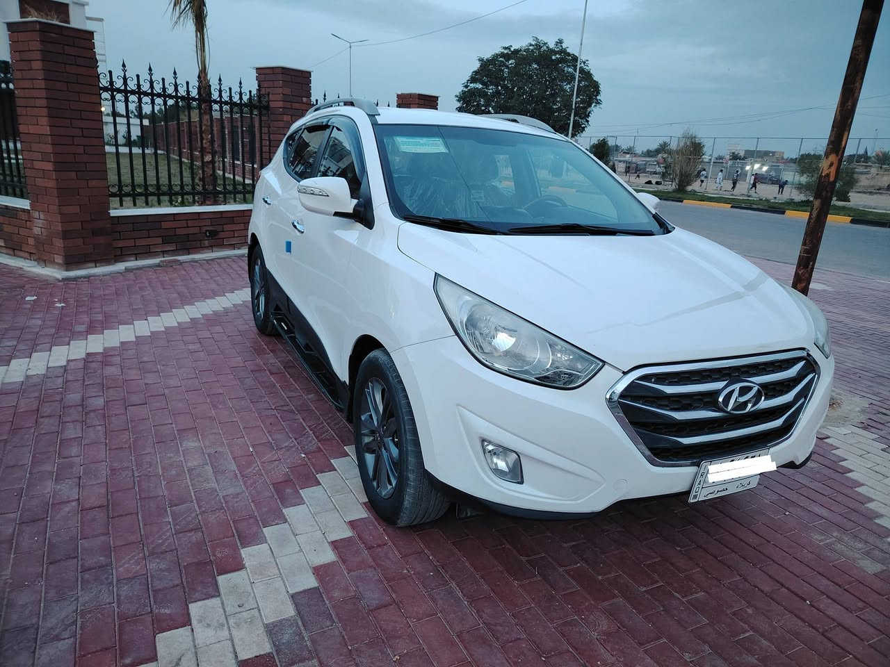 السلام عليكم... 
توسان 2014  خليجية مال الشركة العامة شكل 2015 السياره مكفول من كلشي 
فقط ملاحضه 
السيارة بيها باب امامي الأيمن امبدل اصلي نفس الون فقط باقي كفالة
محرك كير تبريد ع وضع الشركة 
تخم تاير جديد 
حدادية جديده 
محرك 2000 دوش شرط بدون فتح 
اشاير بل مري 
شاشه.وكامرا 
داخل لونين 
لايت لد ثلجي
يدات نيكل 
5 ويل كب كروم 
وبعد بيه مواصفات 
السيارة نظيفة ومابيها اي نقص
رقم كربلاء تحويل مباشر مكاني كربلاء المقدسة
السعر 153$ وبيه مجال بسيط للإستفسار الاتصال ***********
