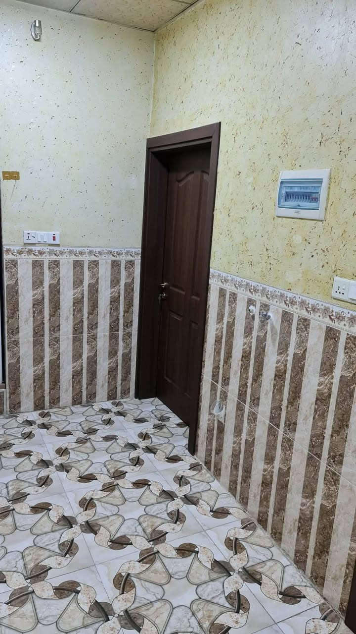 شقة طابق ثاني للايجار قرب محافظة القديمة للاستفسار ***********
