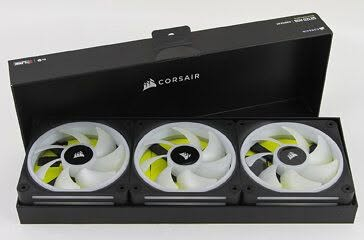 السلام عليكم 
مجموعة مراوح Corsair iCUE LINK QX120 RGB ثلاثية 120 مم

ارتقِ بتبريد جهازك وأناقته إلى الفئة العليا مع مراوح Corsair QX120 الاحترافية، المزودة بإضاءة RGB شاملة من كل الزوايا وتقنية iCUE LINK الذكية.

مواصفات سريعة:
- المقاس: 120 مم × 25 مم PWM
- نوع المحامل: قبة مغناطيسية Magnetic Dome لتقليل الاحتكاك، تقليل الضجيج، وإطالة عمر المروحة
- مستوى الضجيج: يتراوح بين 10 إلى 37 ديسيبل كحد أقصى
- اللون: أسود
- التوافق: جميع كيسات الحاسوب ومبردات الماء القياسية
- المحتويات: 3 مراوح QX120 RGB سوداء + وحدة تحكم iCUE LINK System Hub + كابل iCUE LINK بطول 600 ملم + كابل طاقة PCIe + كابل USB مخصص للوحة الأم + براغي التثبيت

المميزات:

- تبريد فائق الأداء: سرعة تحكم PWM تتراوح من 480 إلى 2400 دورة في الدقيقة، مع تدفق هواء قوي يصل إلى 63.1 CFM وضغط استاتيكي مرتفع يبلغ 3.8mm-H2O لتبديد الحرارة بكفاءة عالية.

- إضاءة RGB مذهلة من كل زاوية: تحتوي كل مروحة على 34 مصباح LED قابل للتخصيص بالكامل عبر برنامج iCUE، مقسمة على حلقات إضاءة أمامية وخلفية بالإضافة إلى شريط إضاءة جانبي مميز لمظهر احترافي فريد.

- تركيب متطور بكابل واحد: نظام iCUE LINK الذكي يلغي فوضى الأسلاك تماماً؛ حيث تلتصق المراوح ببعضها عبر موصلات مغناطيسية مدمجة، ويربط كابل واحد فقط المجموعة بأكملها بوحدة التحكم المرفقة.

- تحكم ذكي ومستشعرات: تحتوي كل مروحة على مستشعر حراري مدمج ووحدة معالجة مستقلة MCU لمراقبة درجات حرارة الكيس بدقة وضبط الأداء تلقائياً، مع دعم وضع السكون Zero RPM لتشغيل صامت تماماً عند الأحمال المنخفضة


**إذا كنت صاحب هذا الإعلان وتريد حذفه لأي سبب، رجاءا أرسل رسالة إلى الدعم الفني**