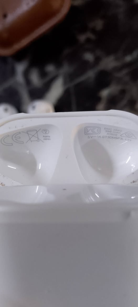 للبيع ايربود الجيل الثاني الاصلي  كلش  نضيفة  المكان حي الجهاد واتساب ***********  السعر ٦٠
