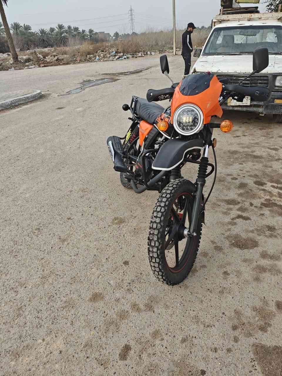 السلام عليكم 
من رخصت الادمن 
دراجه دايوان نفخ جبلي مو قفاز 
موديل 2025 نازله نهايته 2025
رقم سنويه اربيل كامل تروح تمشي
معامله وتحوله بسمك أصولي 
دراجه خير من الله 
دراجه مكفوله بس بيه حادث 
عن حلفت الله دبلات امامي بيهن عواج
و ما ايئثر دراجه مال جناي وهيه ملك شارع 
ما مشتغله دلفري من البيت لل شغل 
مثل ما شوف بل صور ارجوك لا تعبني 
سعره 2400 وبيه مجال قليل حك الجيه 
الله شاهد ماخذه 2900 تعال وبيك خير ودلل 
العنوان بغداد الشعب محطه سما بغداد اقرب نقطه إليه 
خابرني قبل لا توصل هاذا رقمي *********** 
واني خادم
