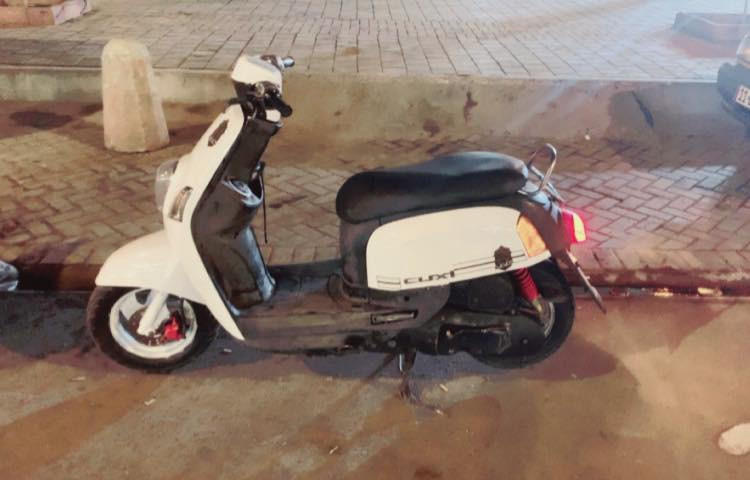 بوليس للبيع
سعره 600 وبيها مجال 
مكاني بغداد 
***********
