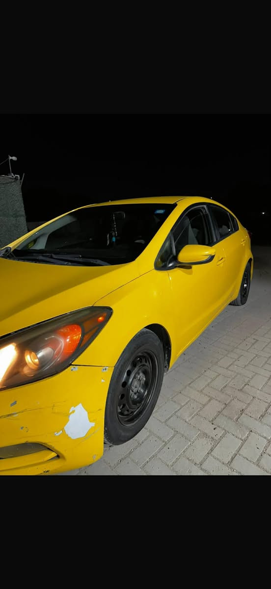 السلام عليكم ورحمة الله
كيا فورتي موديل ٢٠١٤ للبيع 
السيارة بأسمي،  كير ومحرك وتبريد مكفولات ما بيهم شي ، حجر الصالنصة مشيول ،  مبدل باب الصدر والثاني مصلح وجاملغ ، سنوية لغاية ٢٠٢٨ . 
السعر/ ٩٢ ورقة
***********
