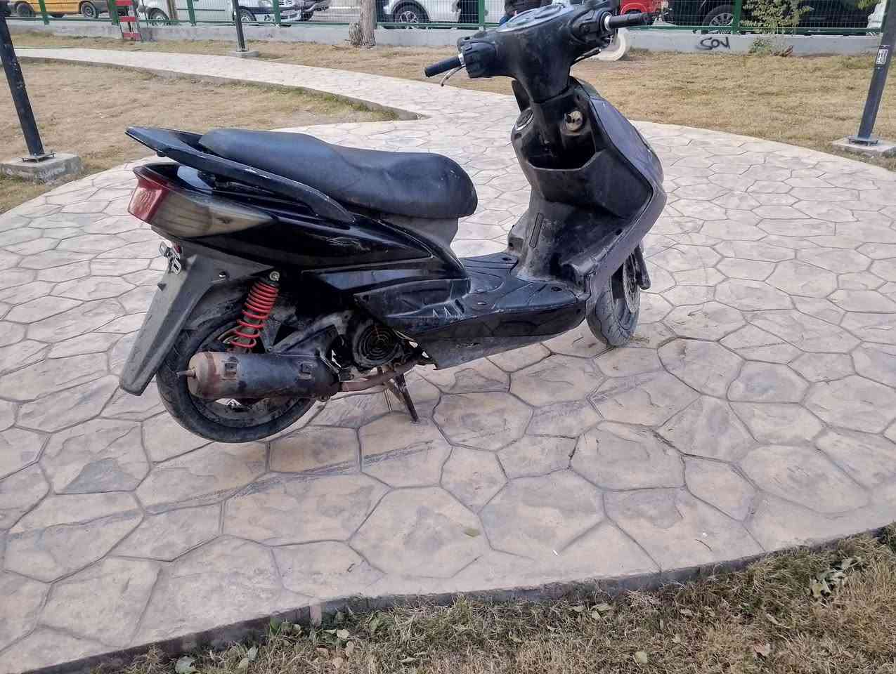 دراجة سكنس فحل كابريتر
دراجة شغالة نكره سلف وهندر مكينة خرسة 

ستاند تعليك+ستاند صفح + صالنصة بلادية

كهربائيات كلهة شغالة + اشاير + دشبول شغال

قفل ستيرن + قفل جنطة

دبلات امامي شغال + خلفي شغال

دراجة خير من الله ومكينة نظيفة وحلوة لا تبخير ولانظوح

سعر 575 وبيهة مجال بسيط حك جية

مكان بغداد //  ***********//***********وتساب
