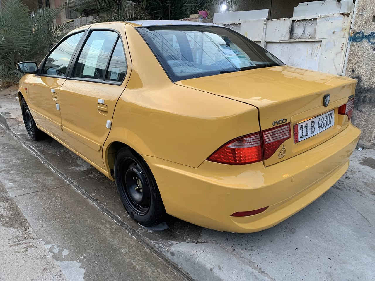 سلام عليكم سمند سورن موديل /2011
كفاله من كير ومكينه وصدر مامي خلفي وتخم تاير 
تبريد ثلج داخل جديد كوليته بلادي على وضع الشركه رقم انكليزي مصفره هيئه وغرامات 
تحويل مباشر ماشيه ١١٩ الف سويجات ثنين مال شركه  فقط بيه بارد بالحافه مال جاملغ الخلفي يم لبكلايت وبارد بالباب لوره لصدر هم شي كولش قليل ممبين تراي مال زيرو 
اقره لمنشور وخابرني واني خادمك لتكولي ماقريت لمنشور لو ماعرف اقره 
لسعر ٥٧ وبيه مجال 
***********  بغداد البياع
