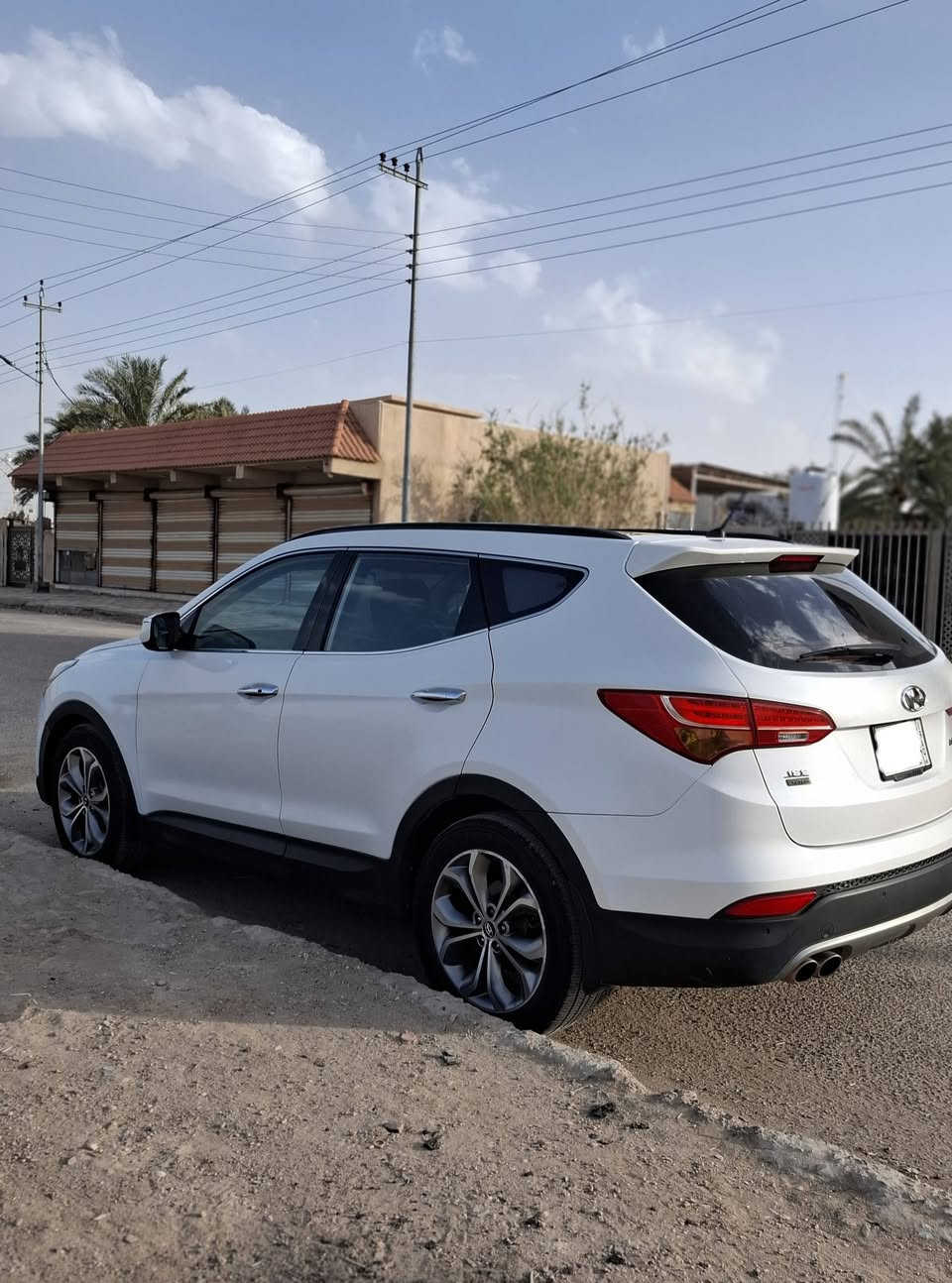 سيارة هونداي سنتافي 2013 فول مواصفات 6 سلندر 3300cc فور ويل  7 راكب ماشية 149km استعمال شخصي وانا المالك من 2013 من الشركة الي ، كشنات جلد لون مشمشي تحكم ستيرن كهربائي بالكامل بصمة أبواب مع بصمة تشغيل عدد 2  نظام ترحيب تحكم صوت ستيريو مثبت سرعة كاميرا خلفية حساسات ركن خلفية مرايات جانبية شفط مع إشارات ، AUX وUSB وBluetooth، لايت زينون أصلي فتحة سقف بانوراما، Auto Hold، نظام ECO ABS، ESP مانع انزلاق تبريد 3 قطع  مع تدفئة ويل كب 19 إنج حدادية ممتازة  بيها بارد أربع أصابع بالبنيد جهة اليمين مع تبديل مدكر ايمن أمامي مع باب خلف السائق فقط مفتوح ، السيارة بصرة باسمي سنوية مامنتهية السعر 168وبيهه مجال  للاستفسار اكثر *********** البصره
