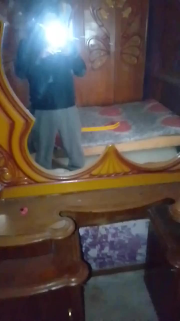 غرفه نوم مستعمله يحتاجله ترتيب سعره 400 الف منطقة حي اور الغرير رقم الهاتف ***********
