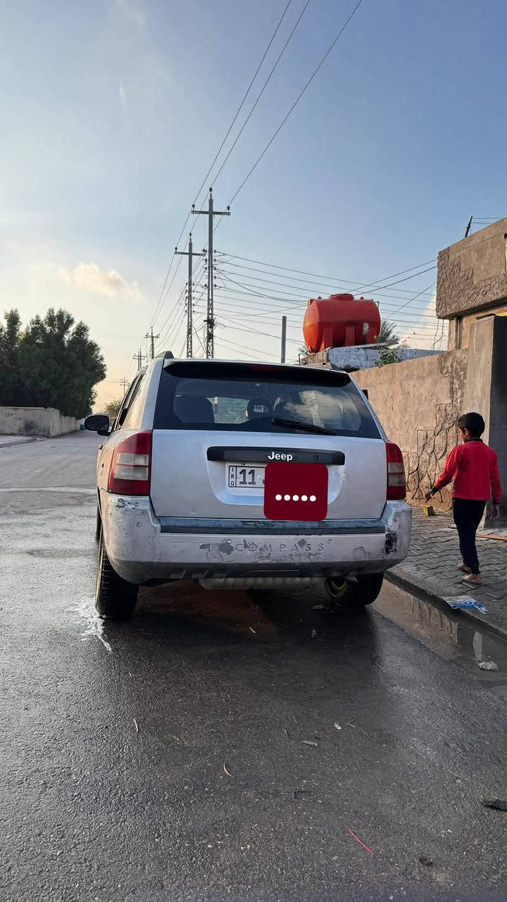 جيب كومباس
2008
لون سلفر
رقم بغداد 
مكفولة كفالة عامة
ماعده التبريد هو شغال بي عطل ماعرف شنو
السيارة عائلية ترهم 
شبابيه ترهم الغرفة مالتها واسعه 
محرك 2400 أربع سلندر 
السعر 60 وبيها مجال
***********
