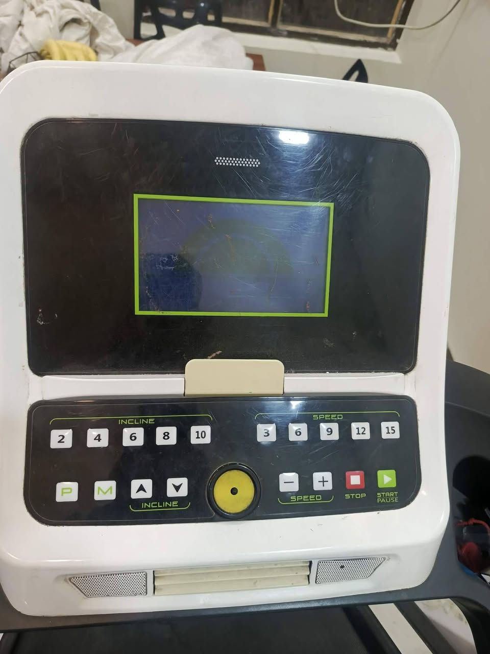 جهاز سير كهربائي OMA للبيع
جهاز سير (Treadmill) ماركة OMA Fitness
موديل قريب من 3020CA
⚙️ المواصفات:
سرعة من 1 إلى 18 كم/ساعة
يتحمل لحد 130 كغم
انكلين (صعود)

📌 الحالة:
شغال بشكل طبيعي
يحتاج تزييت بسيط (لهذا بيه بطء خفيف)
بيه كسر خارجي بسيط بالهيكل (مو مؤثر على الشغل)
المكان بغداد البلديات
‏‪***********‬‏
السعر ٣٠٠الف
