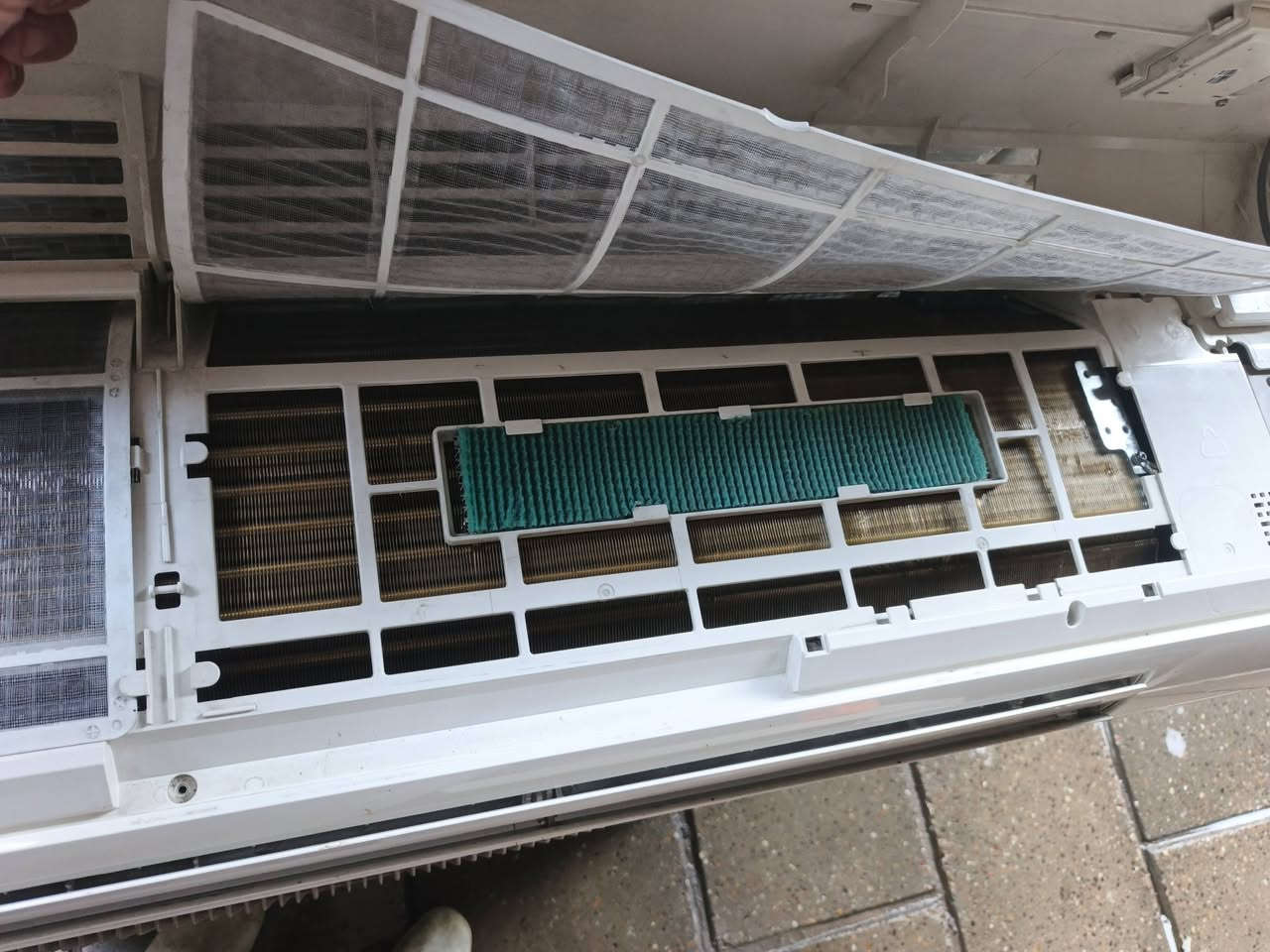 سبلت كري انفيرتر 
٣ طن ابلادي كامل 
كل غراضه وياه 
مع بوري حديد 
انتاج ٢٠١٨ 
ضمان لمده شهر 
 سعره ٦٥٠ الف بي مجال بسيط 
***********
