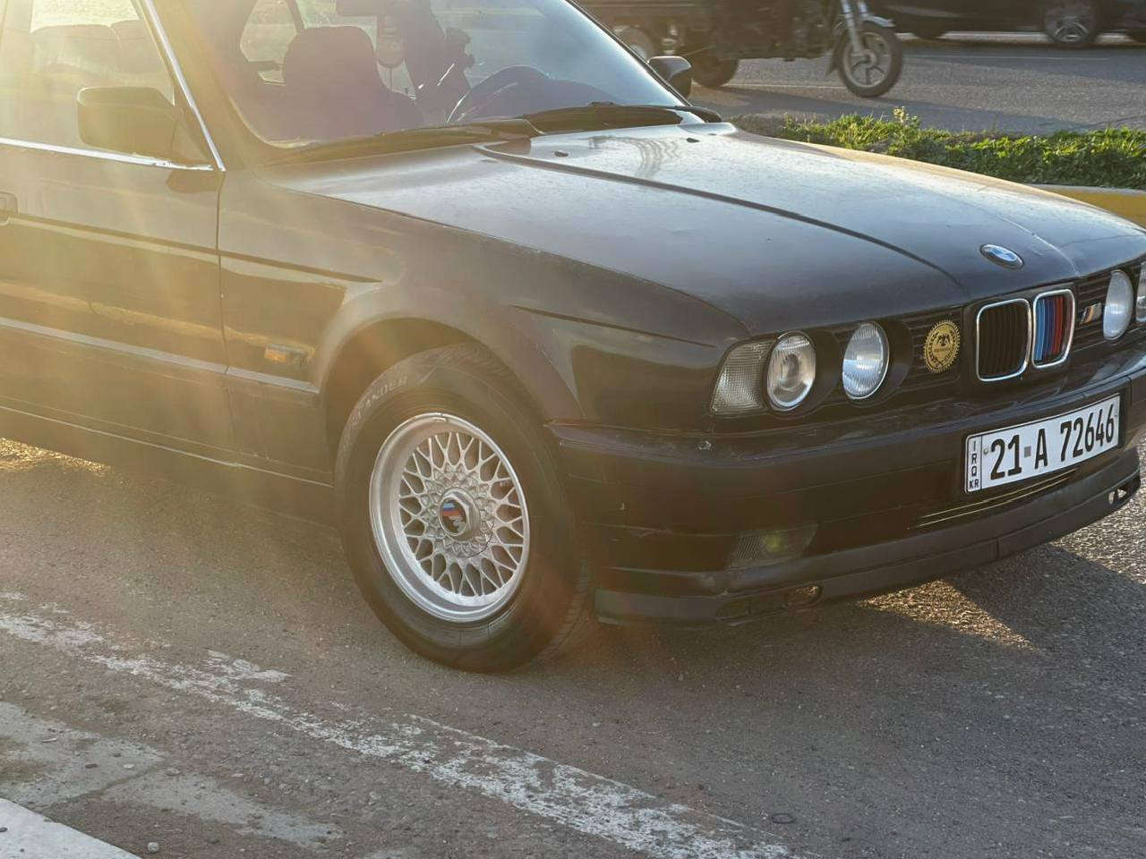 سلام عليكم اخوان. بي ام موديل 1990 محدث 1993رقم سليمانية مكينة 520 كير عادي كير و محرك بشرط مابي سرف و بخار مابي صوت بدون ضربة بدون غياس سيارة كبس كدام و خلفي صقف و تيكمة مابي معجون دعامي حتي دعامي بشرط كاربائيات بلاجكتورات كل بشرط 
سنوي جديد 
بطاقة بنزين موجود 
تبريد تدفيئه يشتغل 
تحكم كاربائيات 
كشن هيتر 
موبايل بيلادي

سعر 52 بي مجال بشرط تحويل 
رقم موبايل *********** كركوك, العراق
