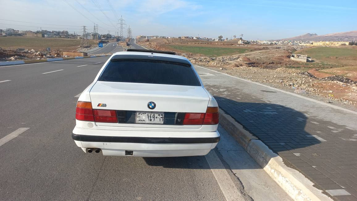 بیئێم مۆدیل 93 گێڕ تۆماتیک تەبریت ساردو گەرم سەقف سلایت دوجامی پێشەوەی کارە باییە ویل m لایت عەڵقە پێش گەورە  گێڕو مەکینە بەشەت مەکینەی هەڵمیشی نیە ئاڕم پلاستیک سلێمانیە بەشەرتی ئەوەلیات موسو بڕاوەو سەقفو شانی بەشەرت بۆیاخیش یەکدوو پەڵەی هەیە/ سحری 65/معامەلە
 ژ.م *********** كويسينجاك, أربيل
